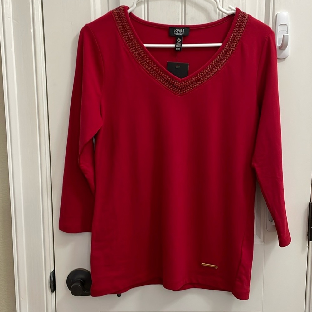 JONES NEW YORK red braided V neck top.  S